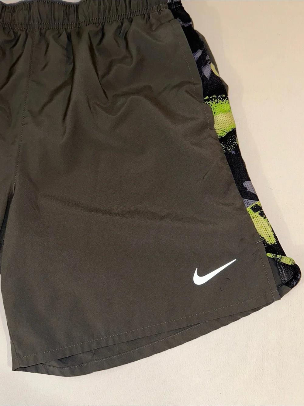 NIKE - DRI FIT - MENS SHORTS